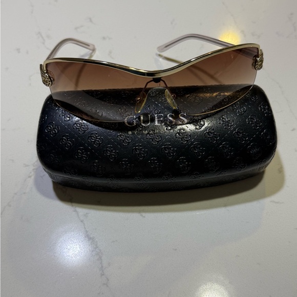 Guess Women's Y2K Vintage 2008 Sunglasses - Picture 4 of 10